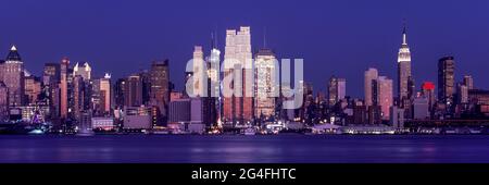 2006 STORICO SKYLINE DI MIDTOWN HUDSON RIVER MANHATTAN NEW YORK CITY STATI UNITI Foto Stock
