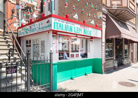 Mario's Italian Lemonade è stata fondata nel 1954 da Mario DiPaolo, nel quartiere vicino West Side di Chicago, che serve deliziosi dolci surgelati. Foto Stock