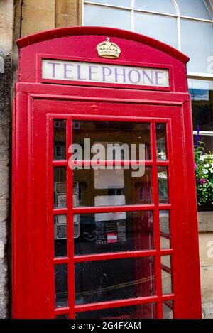 Dettaglio degli stivali telefonici rossi nel sud dell'Inghilterra, Regno Unito Foto Stock