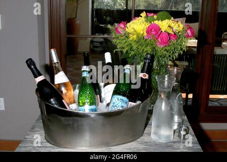 LOS ANGELES - GIU 17: L'atmosfera all'Heather Tom ospita la migliore attrice Daytime Emmy Nominees Annual Gathering al Chevy Chase Country Club il 17 giugno 2021 a Glendale, California Foto Stock