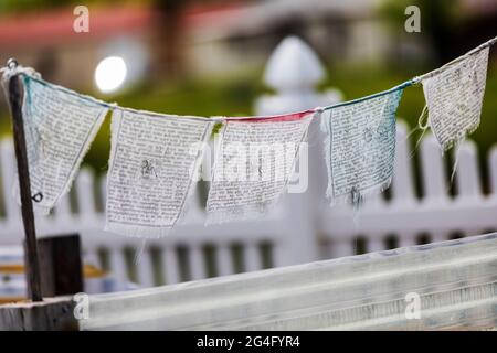 Tradizionale preghiera buddista bandiere Foto Stock