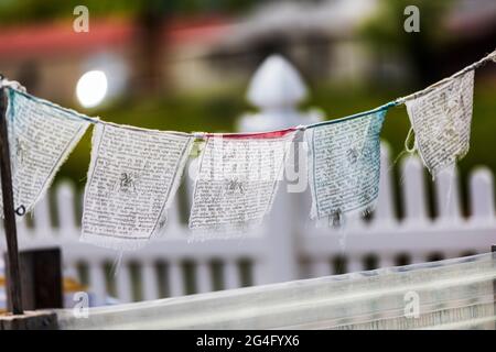 Tradizionale preghiera buddista bandiere Foto Stock