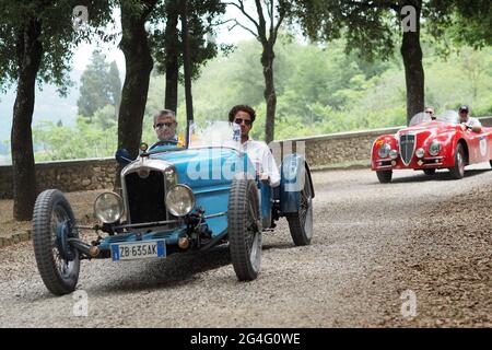 Italia, Arezzo, 18 giugno 2021 : 1000 miglia (1000 miglia), edizione 2021. È una gara di palcoscenico con auto storiche. Foto © Daiano Cristini/Sintesi/Alamy S. Foto Stock