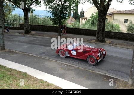 Italia, Arezzo, 18 giugno 2021 : 1000 miglia (1000 miglia), edizione 2021. È una gara di palcoscenico con auto storiche. Foto © Daiano Cristini/Sintesi/Alamy S. Foto Stock