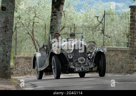 Italia, Arezzo, 18 giugno 2021 : 1000 miglia (1000 miglia), edizione 2021. È una gara di palcoscenico con auto storiche. Foto © Daiano Cristini/Sintesi/Alamy S. Foto Stock