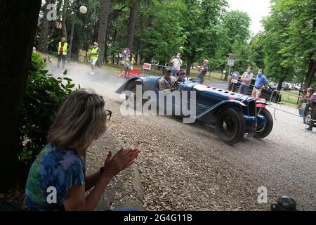 Italia, Arezzo, 18 giugno 2021 : 1000 miglia (1000 miglia), edizione 2021. È una gara di palcoscenico con auto storiche. Foto © Daiano Cristini/Sintesi/Alamy S. Foto Stock