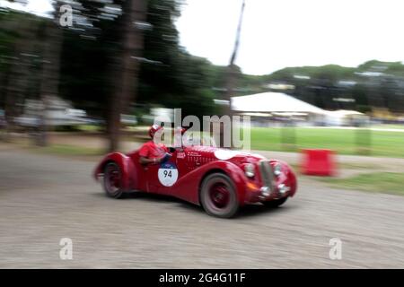 Italia, Arezzo, 18 giugno 2021 : 1000 miglia (1000 miglia), edizione 2021. È una gara di palcoscenico con auto storiche. Foto © Daiano Cristini/Sintesi/Alamy S. Foto Stock