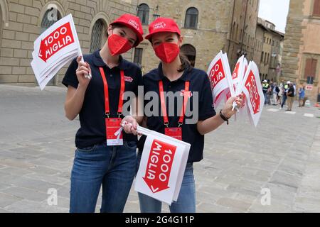 Italia, Arezzo, 18 giugno 2021 : 1000 miglia (1000 miglia), edizione 2021. È una gara di palcoscenico con auto storiche. Foto © Daiano Cristini/Sintesi/Alamy S. Foto Stock
