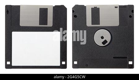 Floppy disk nero, anteriore e posteriore con etichetta vuota isolata su sfondo bianco, tracciato di ritaglio Foto Stock