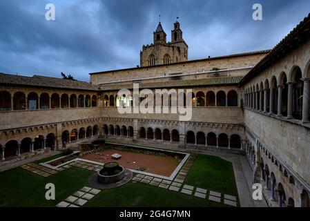 Chiostro del Monastero di Sant Cugat del Vallès (Barcellona, Catalogna, Spagna) ESP: Claustro del Monasterio de Sant Cugat del Vallès (Barcellona) Foto Stock