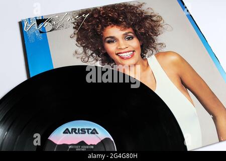 Dance-rock, RnB e pop artist, album musicale Whitney Houston su disco LP con dischi in vinile. Self titled: Copertina dell'album di Whitney Foto Stock