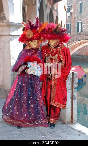 La donna mascherata con maschera Veneziana,il Carnevale di Venezia, Italia  Foto stock - Alamy