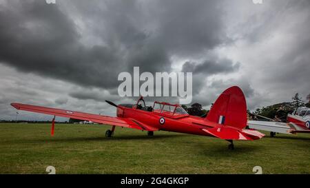 1952 de Havilland Canada DHC-1 Chippmunk T22 (G-BCGC) utilizzato per l'allenamento in volo da parte del principe Carlo di HRH e ancora dipinto in colori Royal Flight Foto Stock