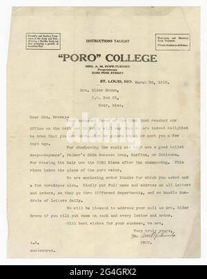 Il poro College, una scuola e centro di cosmetologia, è stato fondato nel 1918 da Annie Turnbo Malone, una donna d'affari afro-americana, inventore e filantropo. Questa lettera è stata inviata dalla Sig.ra Annie Malone Pope-Turnbo alla Sig.ra Elder Brown con le istruzioni per la cura dei capelli. La lettera, bianca e con inchiostro nero, è stampata sulla carta intestata "poro" College. Negli angoli in alto a sinistra e a destra sono presenti piccoli rettangoli di testo. In alto a sinistra si legge "trattamento scientifico e sanitario-/ del cuoio capelluto e dei capelli, / effettuando un cuoio capelluto sano e/ promuovendo così una crescita di/capelli lussosi." In alto a destra è riportato il numero e il numero Foto Stock