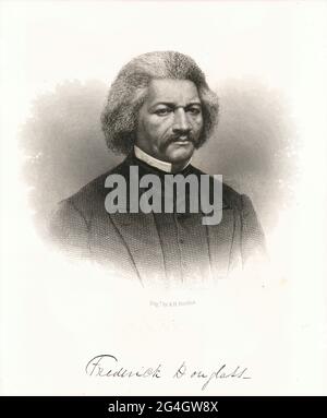 Un ritratto litografico del diplomatico afro-americano, abolizionista e scrittore Frederick Douglass (1817-1895) che è fuggito dalla schiavitù nel Maryland all'età di 21 anni. Divenne leader nazionale del movimento abolizionista. Famoso per i suoi scritti oratorio e incisivo contro la schiavitù, è stato descritto dagli abolizionisti come un controesempio vivente alle argomentazioni degli schiavi secondo cui gli schiavi non avevano la capacità intellettuale di funzionare come cittadini americani indipendenti. Douglass è raffigurato indossando un vestito e una giacca di colore scuro con una camicia bianca, alta collata. Ha dei baffi. Digitato sotto il ritratto è & n. x20 Foto Stock