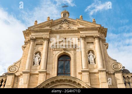 Vista della maestosa chiesa di Sants Anna e Teresa d'Avila a Kalsa a Palermo, Sicilia, Italia Foto Stock