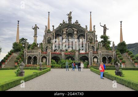 Isola Bella, Stresa, Italia - 26 settembre 2020: Visita ai bellissimi giardini dell'Isola Bella in una giornata di sole a settembre. Foto Stock