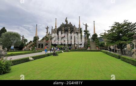 Isola Bella, Stresa, Italia - 26 settembre 2020: Visita ai bellissimi giardini dell'Isola Bella in una giornata di sole a settembre. Foto Stock