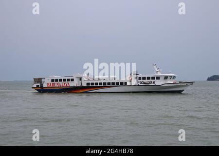 BATAM, INDONESIA - 06 agosto 2019: Nave passeggeri, logistica aziendale e trasporto, a Tanjung Pinang, Isole Riau, 6 agosto 2019 Foto Stock