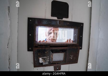 Cell Inside hall presso il Peterhead Prison Museum di Peterhead, Aberdeenshire, Scozia, Regno Unito Foto Stock