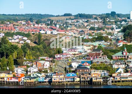 Palafitos (case di palafitte) a Castro, Isola di Chiloe, Cile Foto Stock