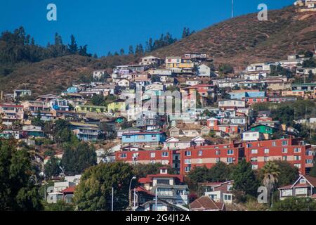 Case colorate sulle colline di Valparaiso, Cile Foto Stock