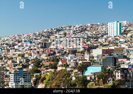 Case colorate sulle colline di Valparaiso, Cile Foto Stock