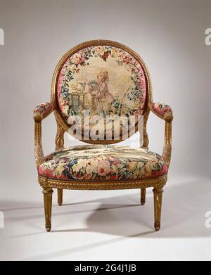 . Poltrona in faggio placcato oro, poggiata su gambe coniche. La poltrona appartiene ad un amele. Sulla finestra seduta ricurva rivestita e la finestra posteriore ovale rivestita sono applicati a una parte rosa mostra all'interno di corone di fiori (Tapisserie de Beauvais). Vedere anche: BK-16657-A e C / F. Foto Stock