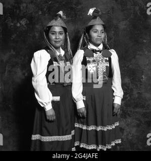 Ritratto di due donne Mapuche. Foto Stock