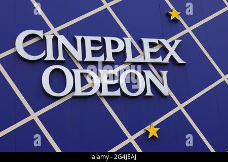 Ottawa, Ontario, Canada - 11 giugno 2021: Un marchio Cineplex Odeon sulla parete di un cinema a Barrhaven. Foto Stock