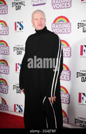 Il modello Shaun Ross arriva a OUTLOUD: Raising Voices al Los Angeles Memorial Coliseum il 6 giugno 2021 a Los Angeles, California. Credito: Shot Arry/l'accesso foto Foto Stock