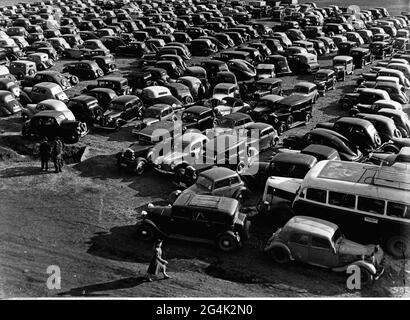 Trasporto / trasporto, auto, parcheggio, DIRITTI-AGGIUNTIVI-SPAZIO-INFORMAZIONI-NON-DISPONIBILI Foto Stock