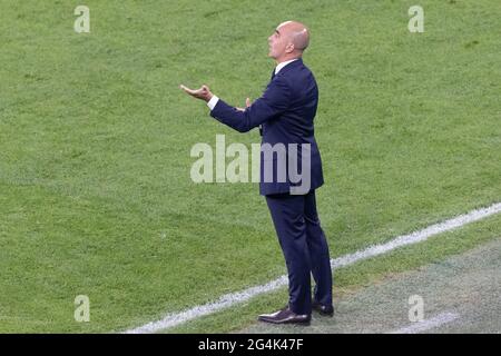SAN PIETROBURGO, RUSSIA - 21 GIUGNO: Roberto Martinez, Head Coach del Belgio reagisce durante la partita del Campionato UEFA Euro 2020 Gruppo B tra Finlandia e Belgio allo stadio di San Pietroburgo il 21 giugno 2021 a San Pietroburgo, Russia Foto Stock