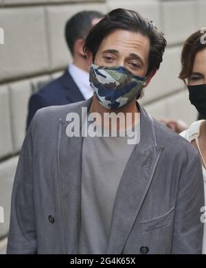 Attore Adrien Brody in posa per i fotografi dopo la sfilata di moda Armani durante le collezioni MFW 2021 Man. Foto Stock