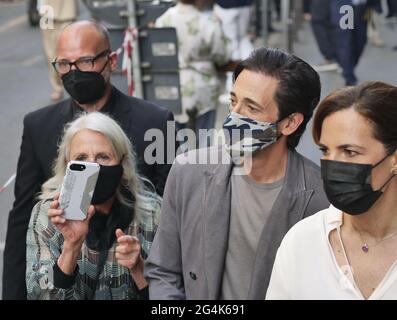 Attore Adrien Brody in posa per i fotografi dopo la sfilata di moda Armani durante le collezioni MFW 2021 Man. Foto Stock