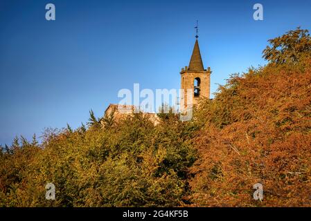 Tramonto dal santuario di Sant Segimon in autunno, nel Parco Naturale di Montseny (Osona, Catalogna, Spagna) ESP: Atardecer desde el Montseny (Cataluña) Foto Stock