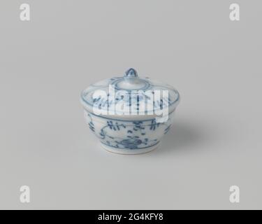 Piatto di sapone. Piatto di sapone con motivo sassone blu, inosservato. Foto Stock