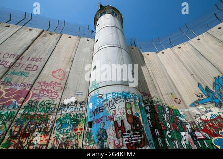 Graffiti al muro di confine tra Palestina e Israele a Betlemme, Palestina. Cisgiordania Foto Stock