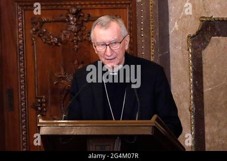 Città del Messico, Messico. 21 Giugno 2021. CITTÀ DEL MESSICO, MESSICO - 21 GIUGNO: Il Sindaco del Messico Claudia Sheinbaum incontra il Cardinale Pietro Parolin, Segretario di Stato della Santa sede, per dargli il riconoscimento di illustre ospite del Messico il 21 giugno 2021 a Città del Messico, Messico. (Foto di Eyepix/Sipa USA) Credit: Sipa USA/Alamy Live News Foto Stock