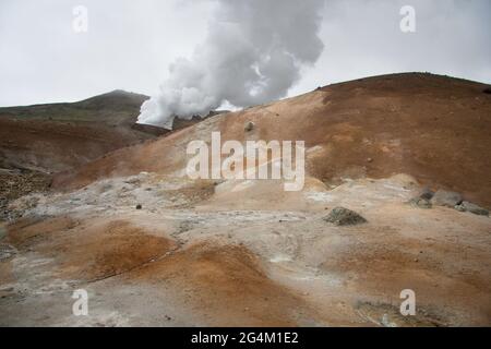 Attività geotermica a Námaskard sul lago Mývatn in Islanda del Nord, Islanda, Europa Foto Stock