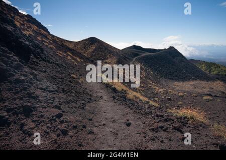 Sentieri sull'Etna, Sicilia, Italia, Europa Foto Stock