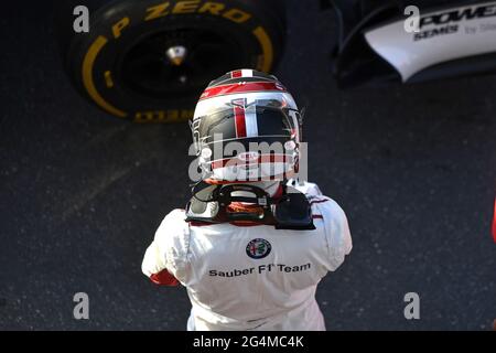 Pilota di Formula 1 con casco di sicurezza, durante il Festival di Milano di F1, 2018, a Milano. Foto Stock