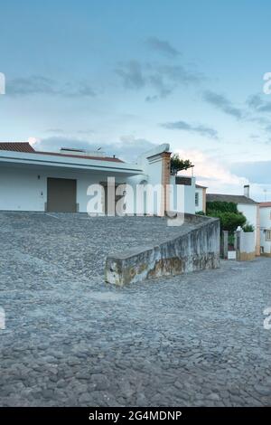 città colorata tipica del portogallo patrimonio evora Foto Stock