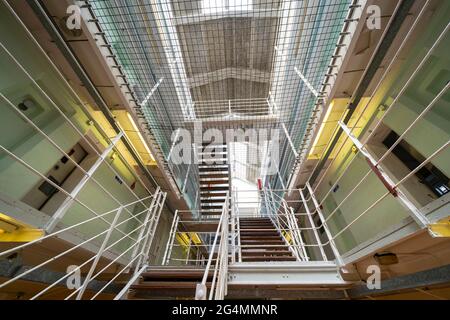 Vista interna dell'ex sala dei prigionieri al Peterhead Prison Museum di Peterhead, Aberdeenshire, Scozia, Regno Unito Foto Stock