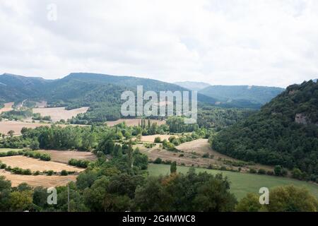 Bellissimo paesaggio verde visto da Losa di San Pataleon, Burgos, Merindades, Spagna, Europa Foto Stock