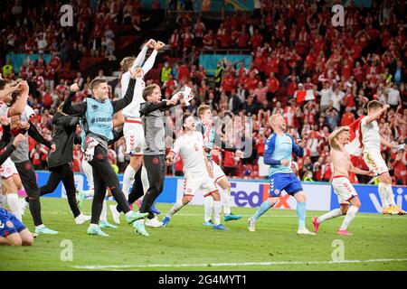 Giubilazione finale Team DEN, la Ola con i tifosi, giro d'onore, tappa di gruppo, turno preliminare gruppo B, partita M27, Russia (RUS) - Danimarca (DEN) 1: 4 il 21 giugno 2021 a Copenaghen/Danimarca. 07/11/2021. Â Foto Stock