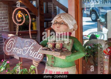 VILLA GENERALE BELGRANO, ARGENTINA - Apr 3, 2015: Statua in stile tedesco in Villa generale Belgrano, Argentina. Village ora serve come un tou in stile tedesco Foto Stock