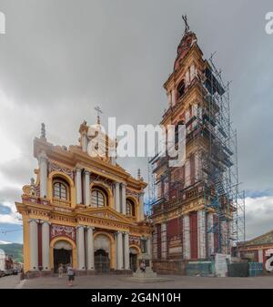 SALTA, ARGENTINA - 9 APRILE 2015: Veduta della Basilica e del Convento di San Francisco. Foto Stock