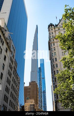 Steinway Tower visto dalla Fifth Avenue alla 58th Street, New York, USA Foto Stock