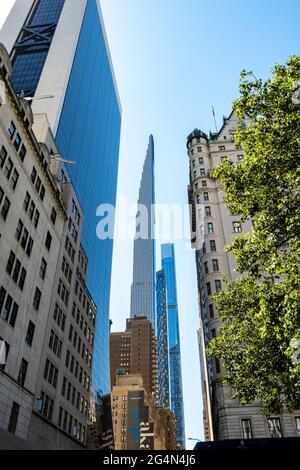 Steinway Tower visto dalla Fifth Avenue alla 58th Street, New York, USA Foto Stock